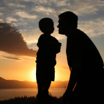 Hebron Costa Cruz de Oliveira mostra como a paternidade amplia o senso de responsabilidade, humanidade e propósito no exercício do Direito.