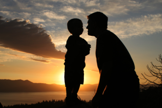 Hebron Costa Cruz de Oliveira mostra como a paternidade amplia o senso de responsabilidade, humanidade e propósito no exercício do Direito.