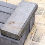 Valderci Malagosini Machado analisa se o paver retangular ou o sextavado apresenta melhor desempenho para grandes áreas externas.