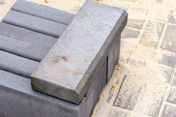 Valderci Malagosini Machado analisa se o paver retangular ou o sextavado apresenta melhor desempenho para grandes áreas externas.