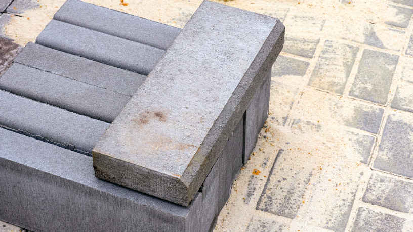 Valderci Malagosini Machado analisa se o paver retangular ou o sextavado apresenta melhor desempenho para grandes áreas externas.