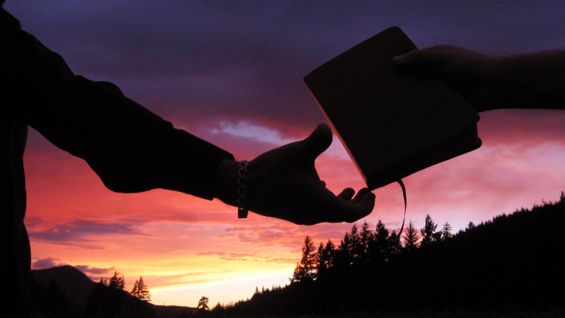 Segundo Jose Eduardo Oliveira e Silva, evangelizar no ambiente digital é aprender a comunicar o eterno em meios que mudam rapidamente.