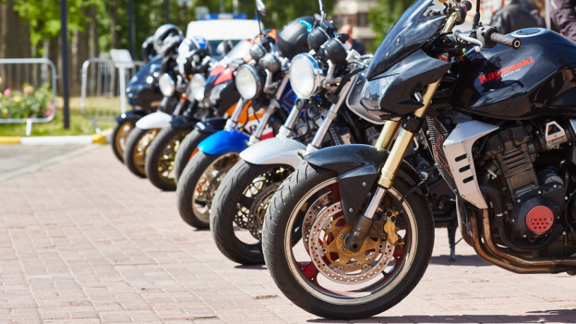 Novas regras para motos e ciclomotores entram em vigor e impactam condutores em todo o Brasil